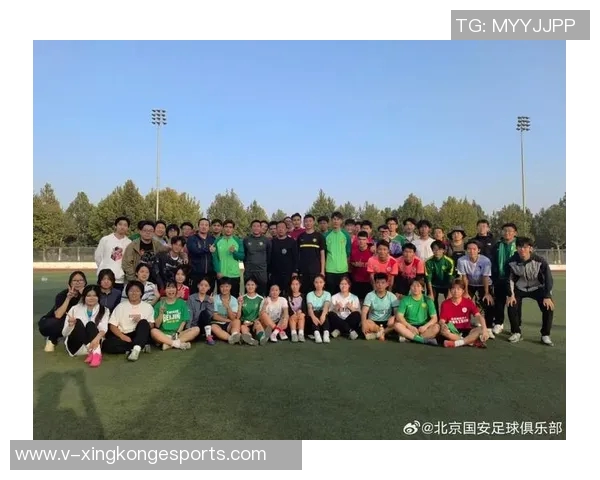 将北京国安足球公益课引入苏州共同感受足球带来的无限快乐与激情