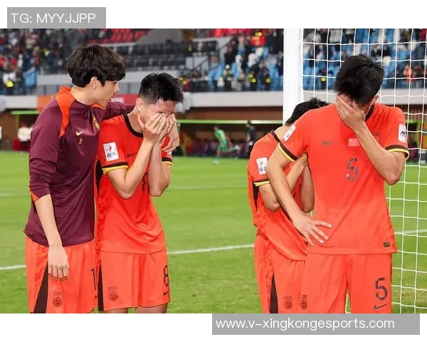 媒体人分享U22国足谢场视频见证胜利球队在雄起声中感动离场