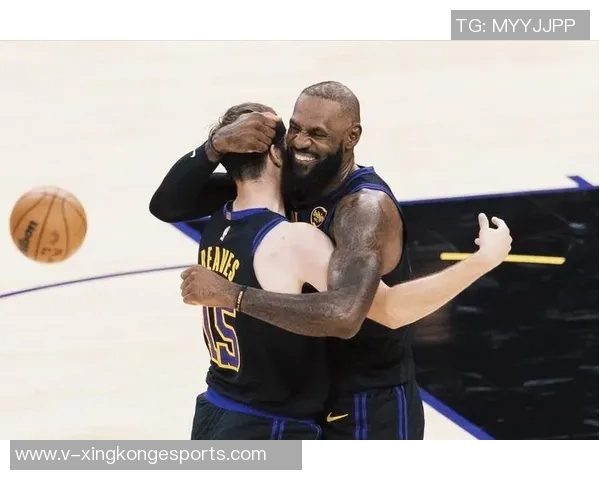 詹姆斯场均12助攻领跑联盟助攻榜引发美媒调侃评论